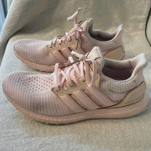 Adidas Ultra Boost Women's Size 9 1/2 Peach Color Sneakers Preowned.‎